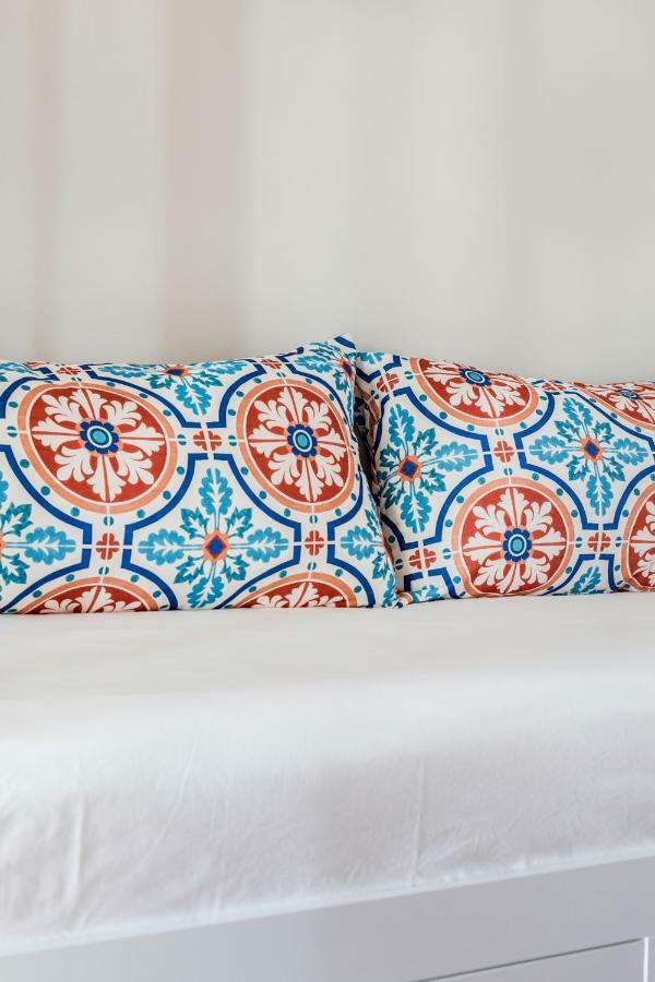 Charming Apartment Rua Da Rosa 33 Lisbon Luaran gambar