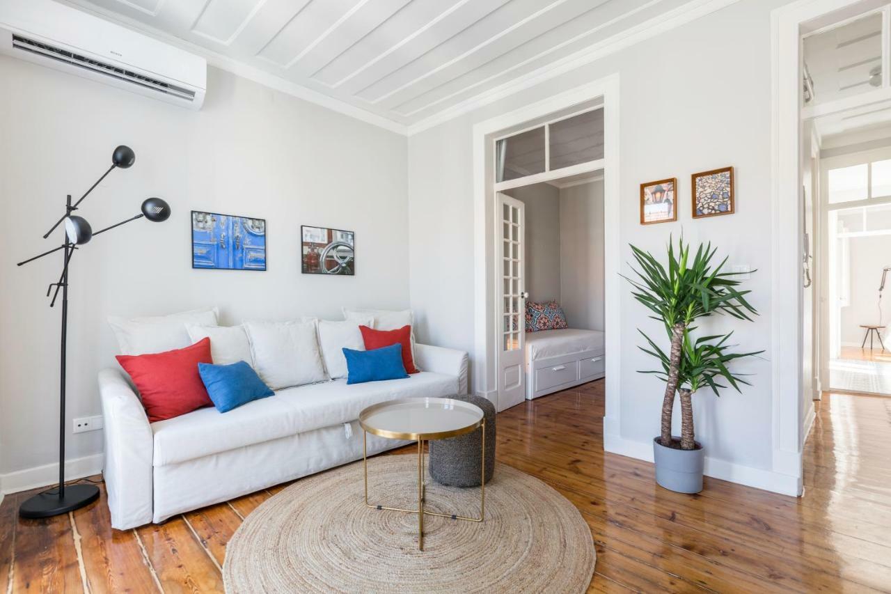 Charming Apartment Rua Da Rosa 33 Lisbon Luaran gambar