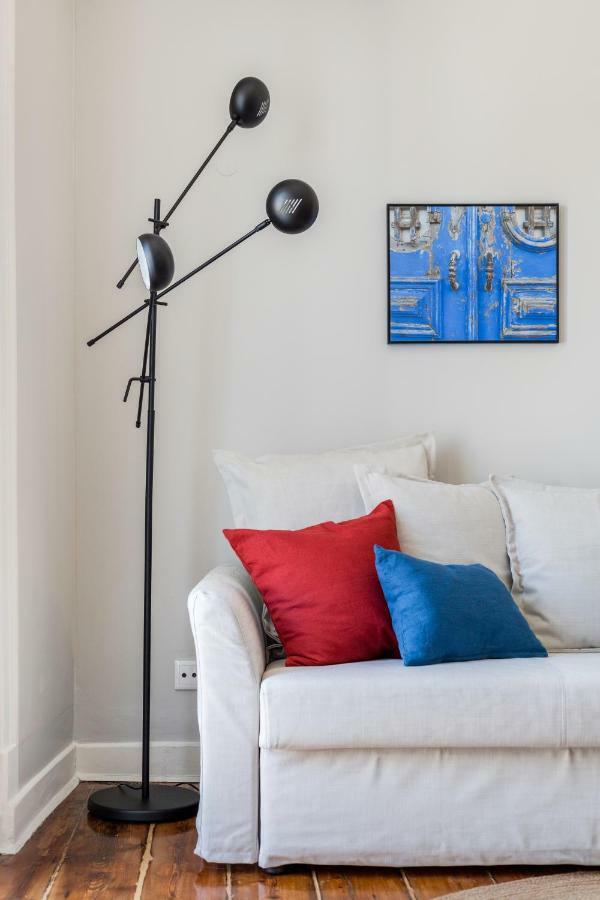 Charming Apartment Rua Da Rosa 33 Lisbon Luaran gambar