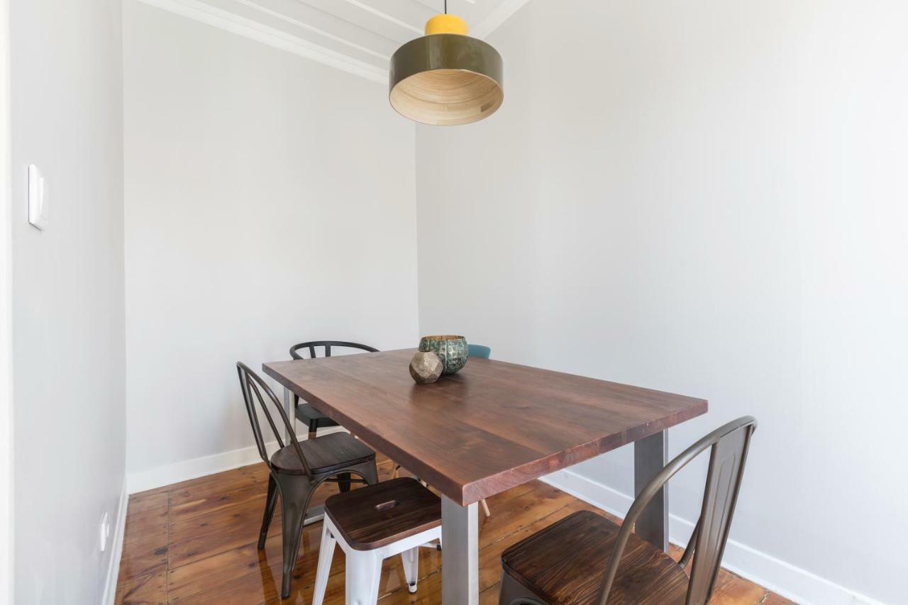 Charming Apartment Rua Da Rosa 33 Lisbon Luaran gambar